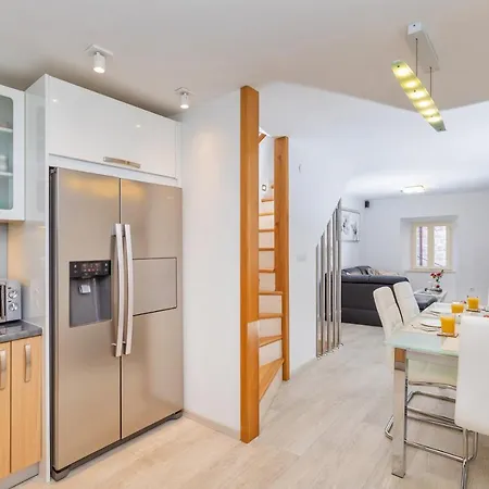 Apartment Domino *