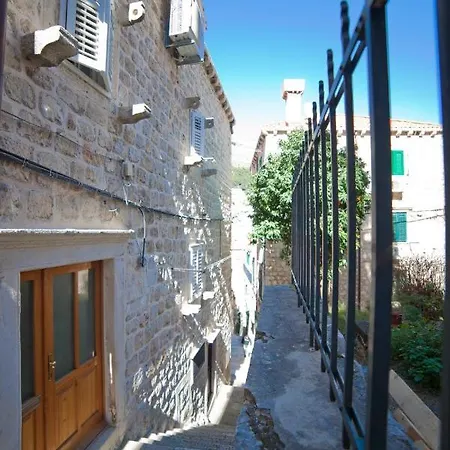 Apartment Domino