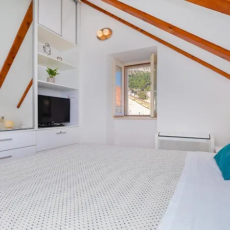 Apartment Domino